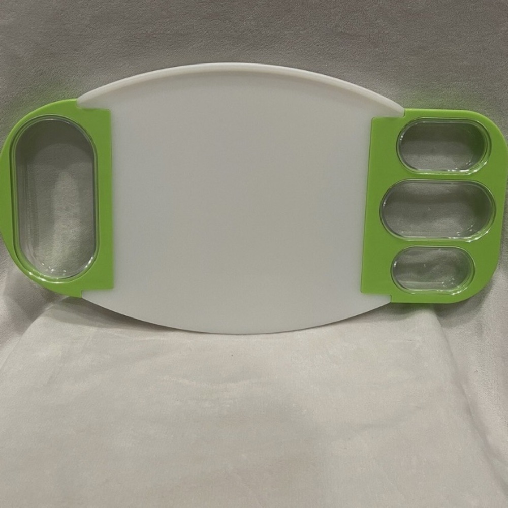 NEW WW White and Green Cutting Board with Built-in measuring cups
